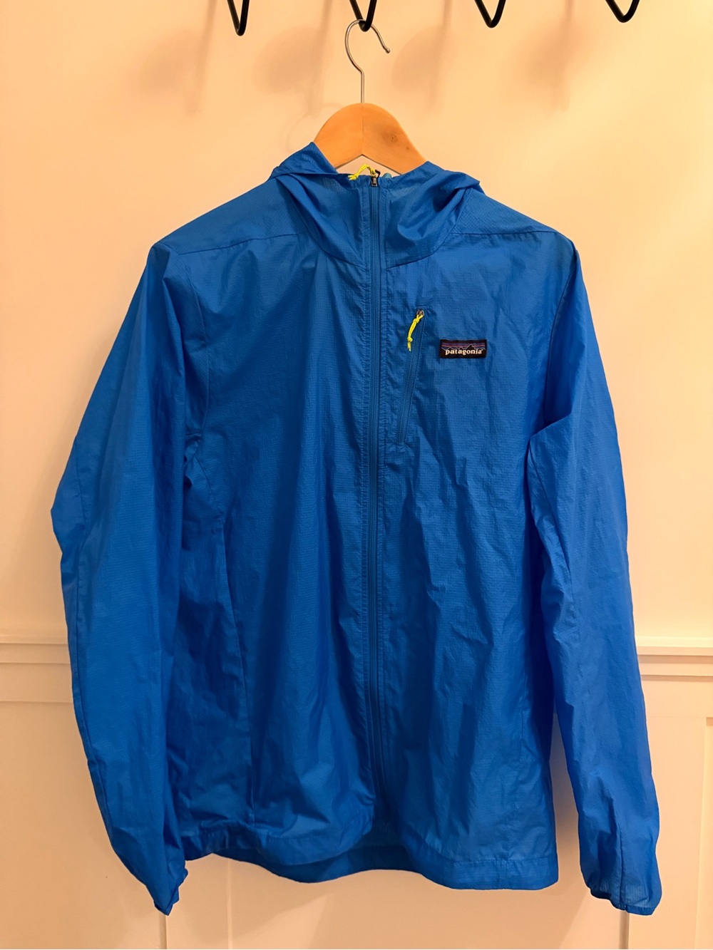 Patagonia Blue Houdini Men’s Hooded Rain Shell with Zip Front